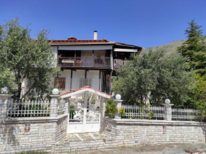 Kotrwnas Family Traditional Villa Seaview